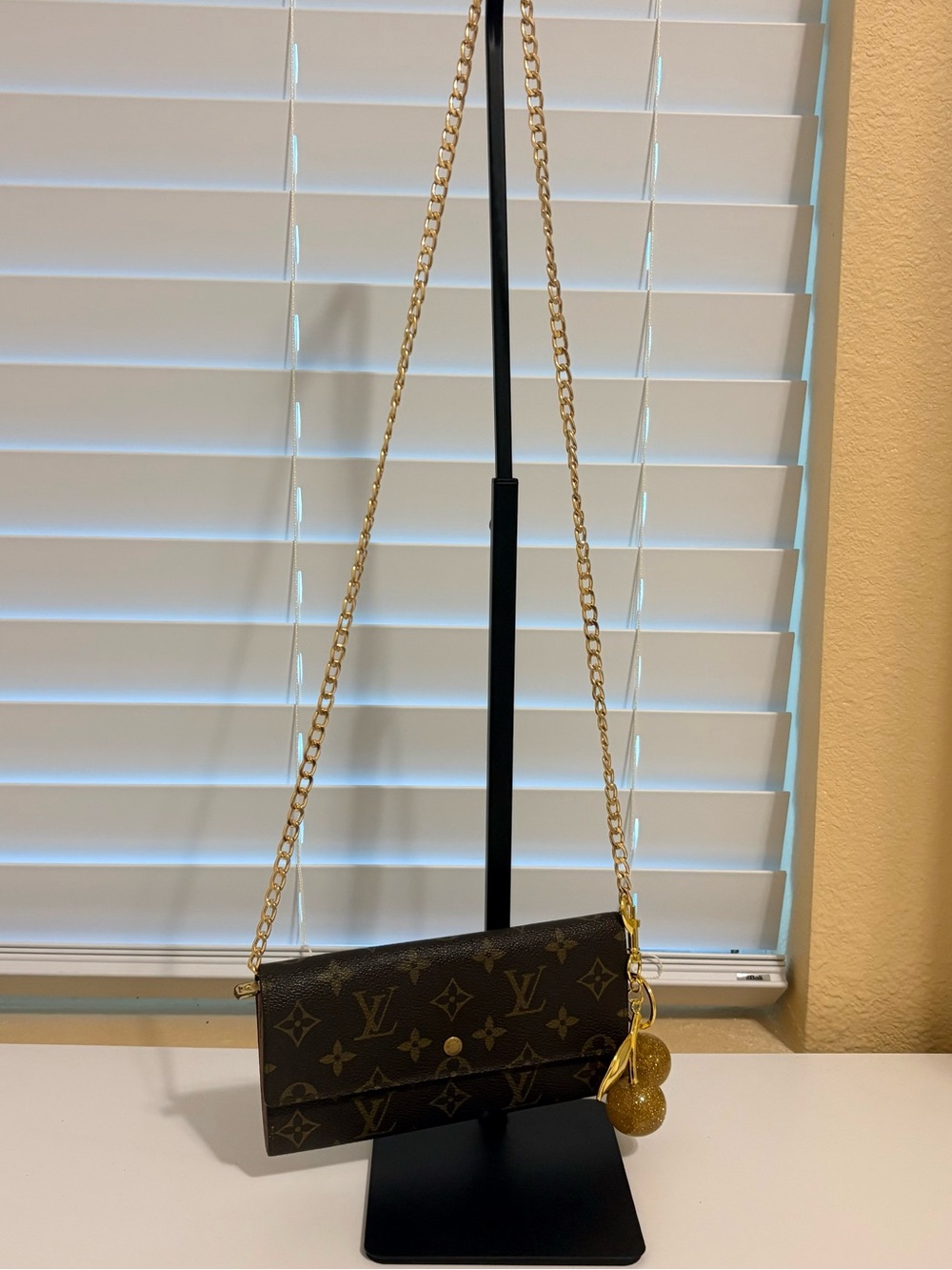 Louis Vuitton Brown Monogram Vintage Sara Chain Wallet Crossbody with Gold Charm - Picture 3 of 10